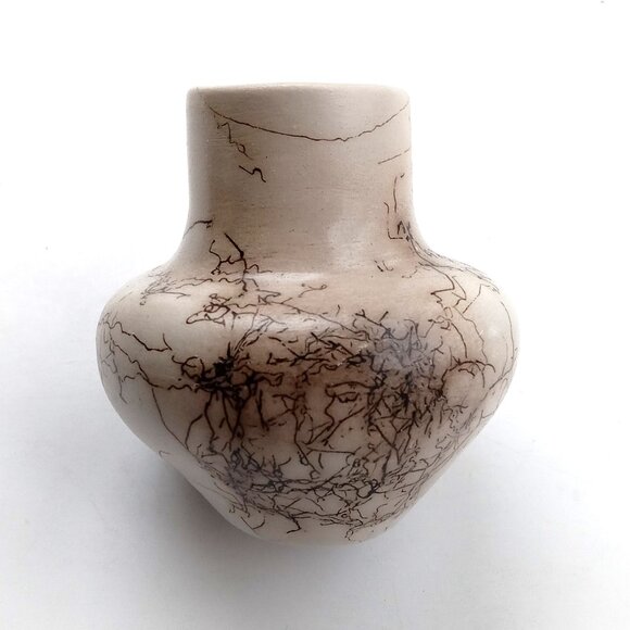 Native American Navajo Horse Hair Pottery Vase signed VAIL Mint Condition - Picture 1 of 16